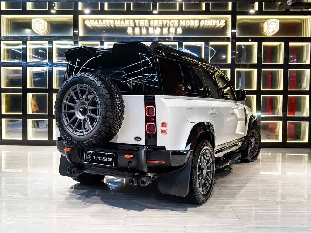 Land Rover Defender 2023 — фото 6