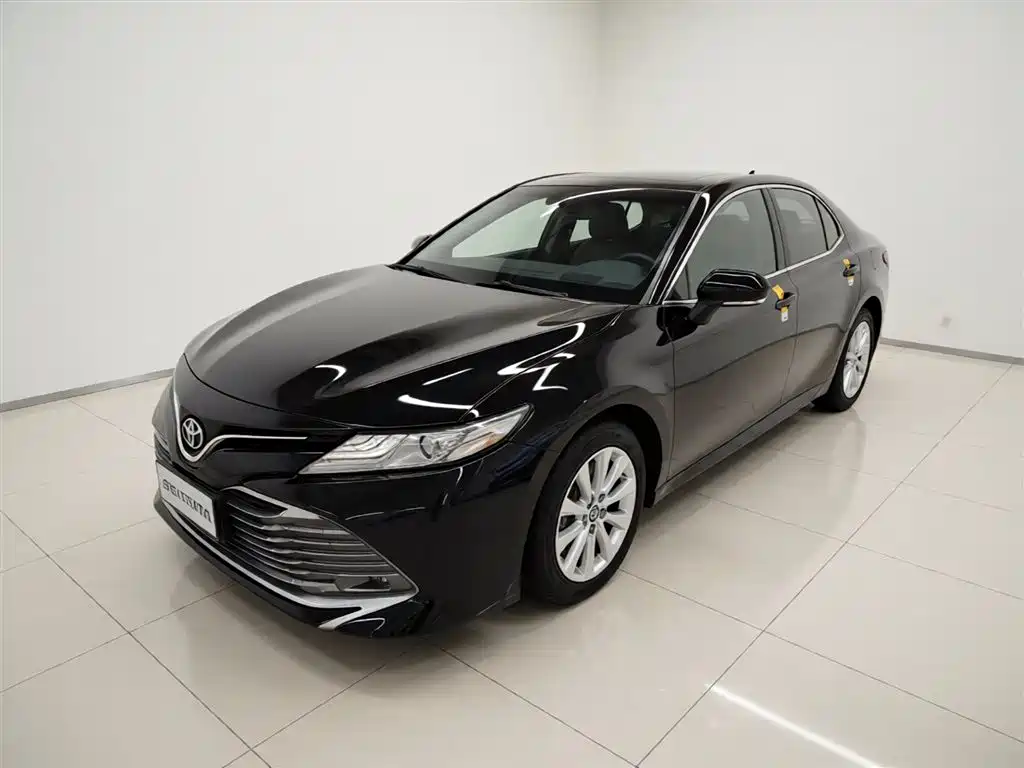 Toyota Camry - фото 2