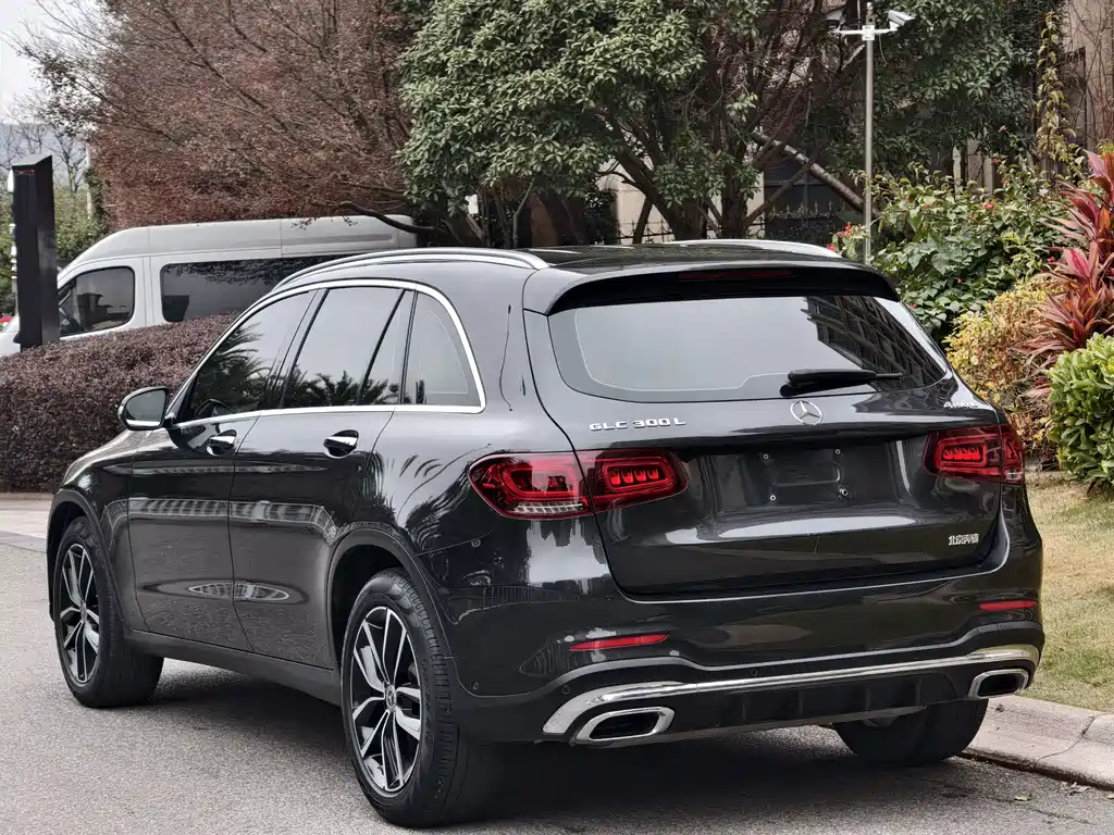 MERCEDES-BENZ GLC