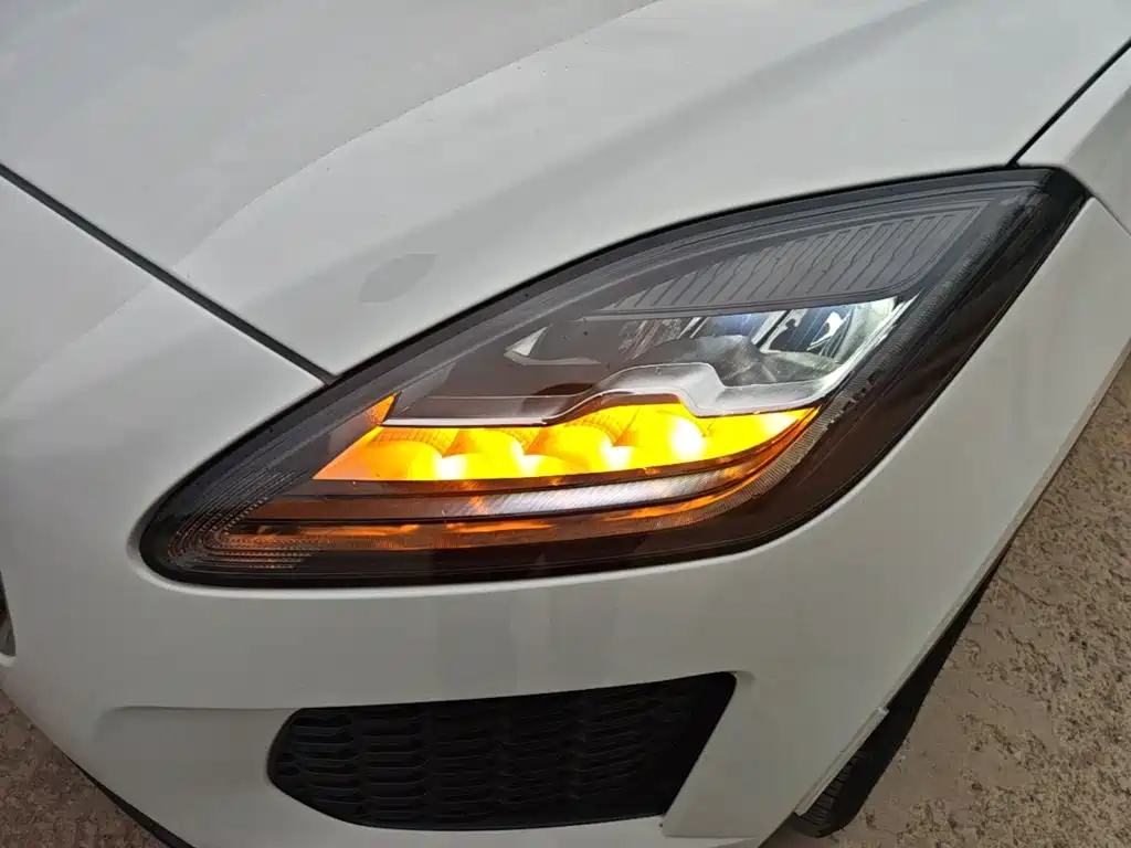 Jaguar E-PACE — миниатюра 24