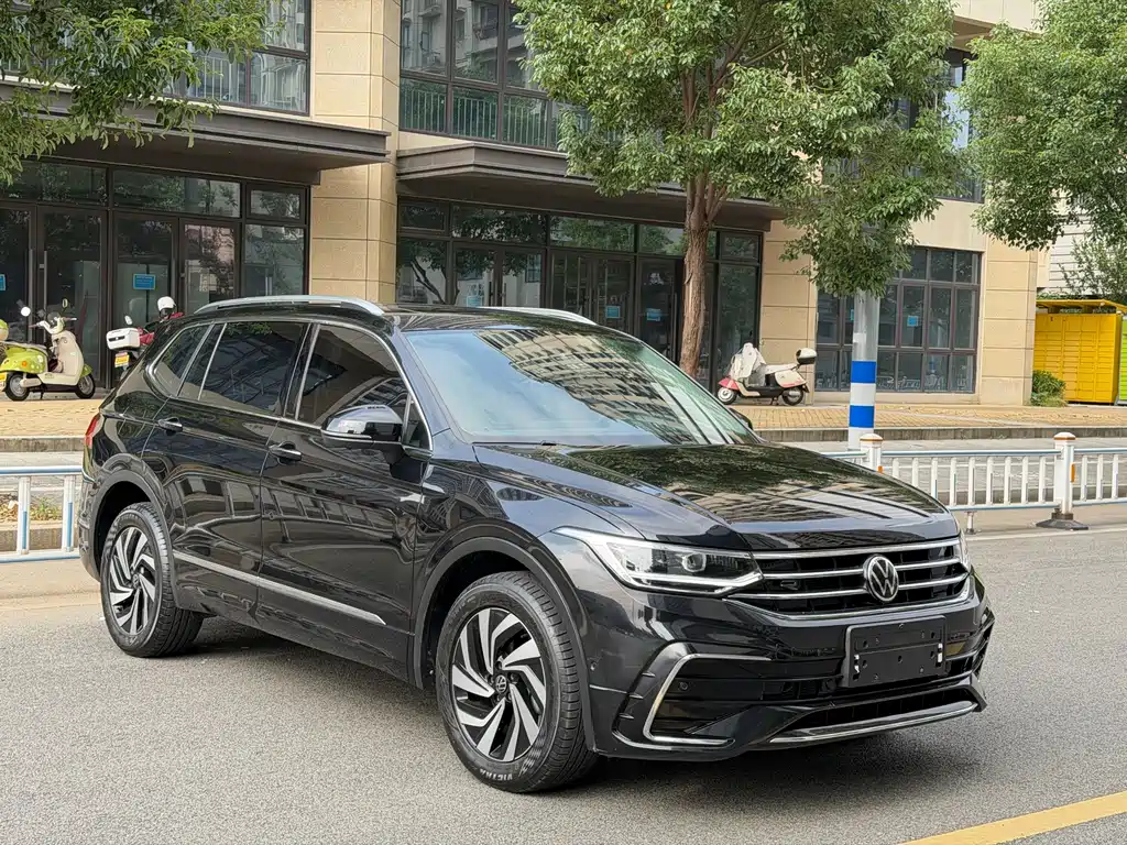 Volkswagen Tiguan L — миниатюра 3