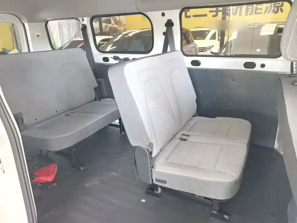 Wuling Yangguang — миниатюра 17