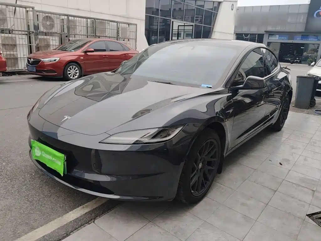 Tesla Model 3 — миниатюра 2