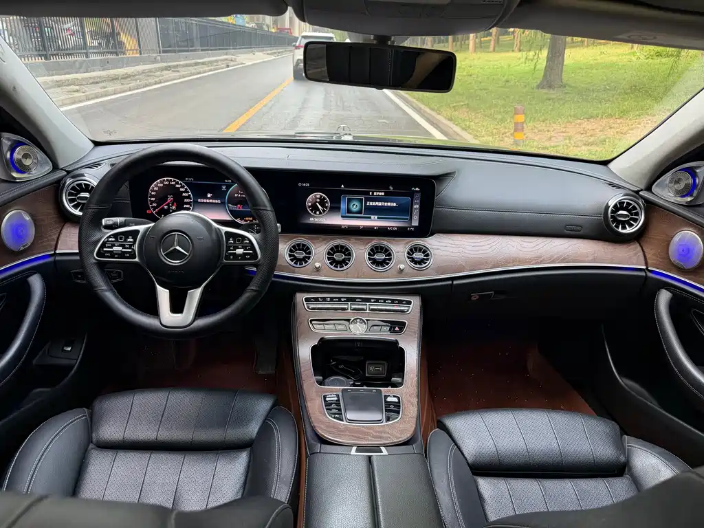 Mercedes-Benz E-Class — миниатюра 9