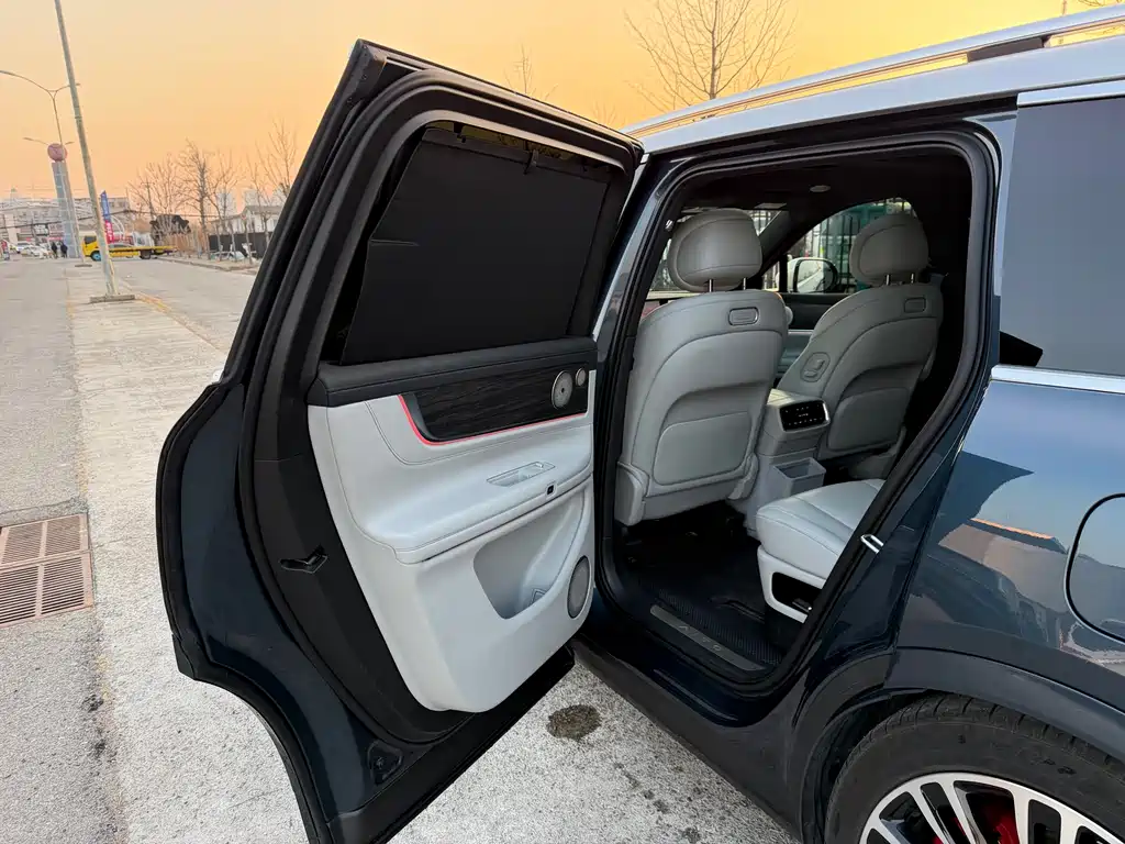 AITO ASK THE WORLD M9