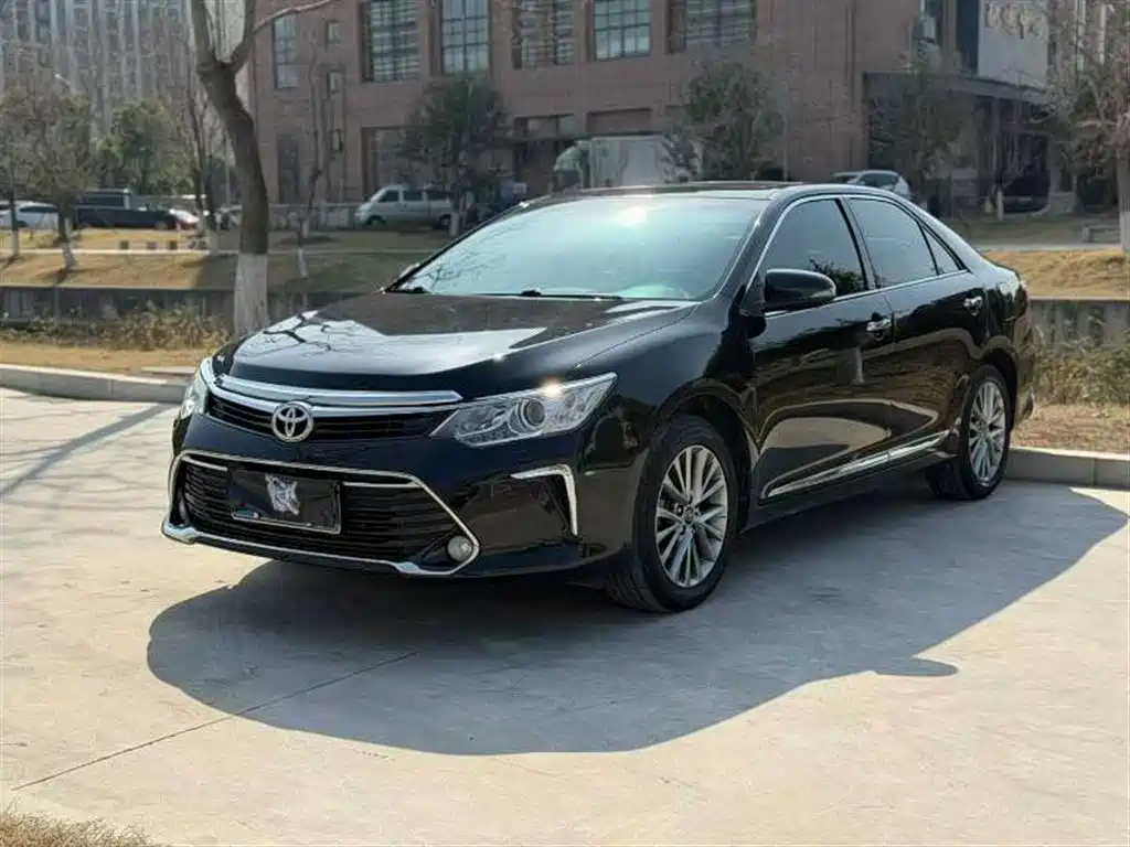 TOYOTA CAMRY