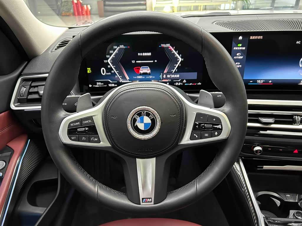 BMW 3 Series 2.0 л 2023 г. Белый, пробег 33600 км