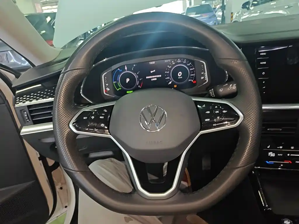 Volkswagen 帕萨特插电混动 — миниатюра 11