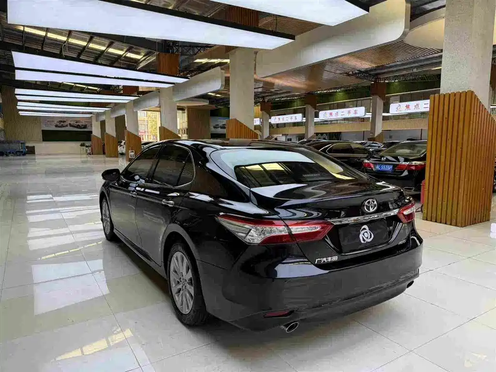 Toyota Camry — миниатюра 7