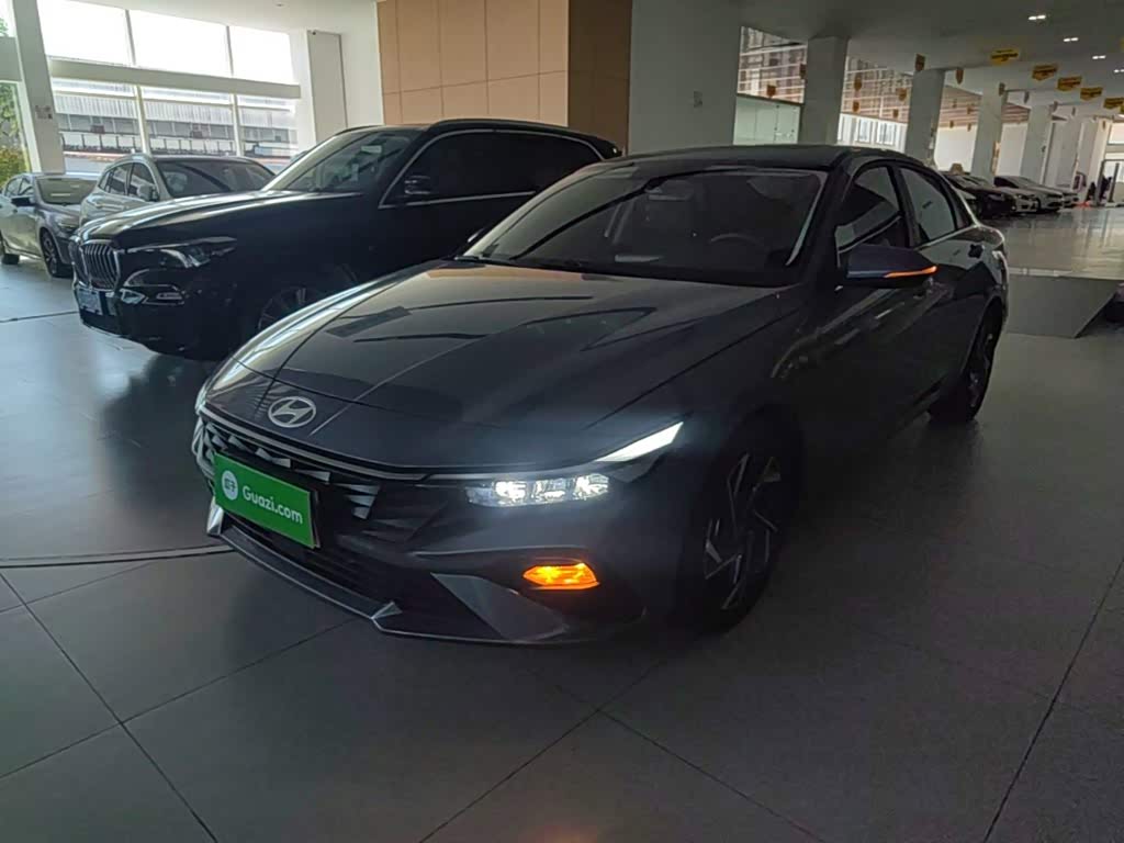 Hyundai Elantra 1.5 л 2024 г. Голубой, пробег 1700 км