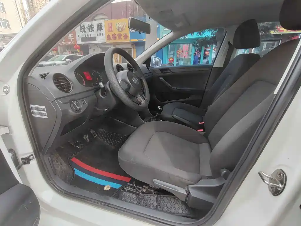 Volkswagen Jetta 1.6L Manual Fashion Type, фото 9