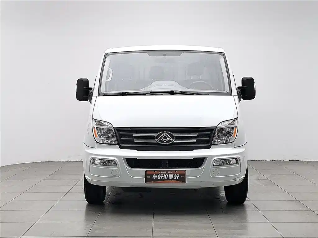 Maxus V80 2023 2.0T MT 3 мест
