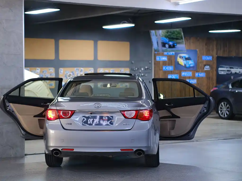 Toyota Reiz — миниатюра 6