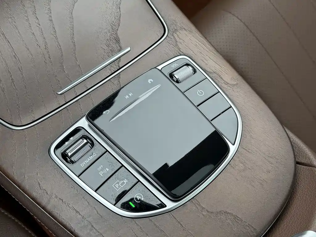 Mercedes-Benz E-Class — миниатюра 9