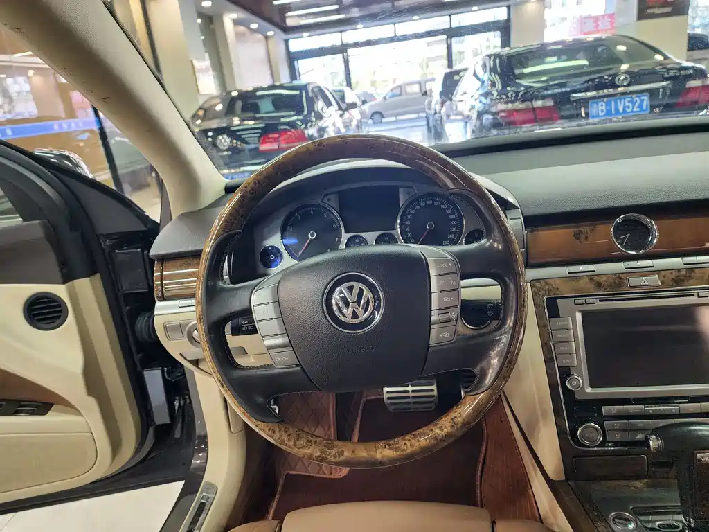 Volkswagen Phaeton — миниатюра 18