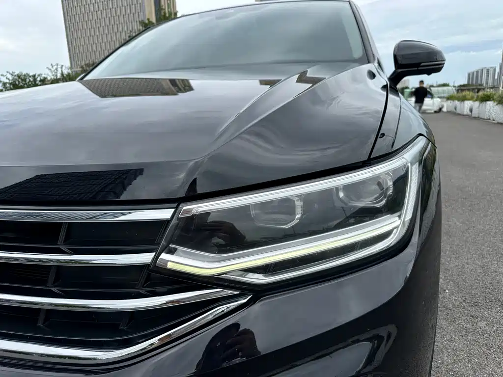 Volkswagen Tiguan L L 2023 330TSI AT R-Line