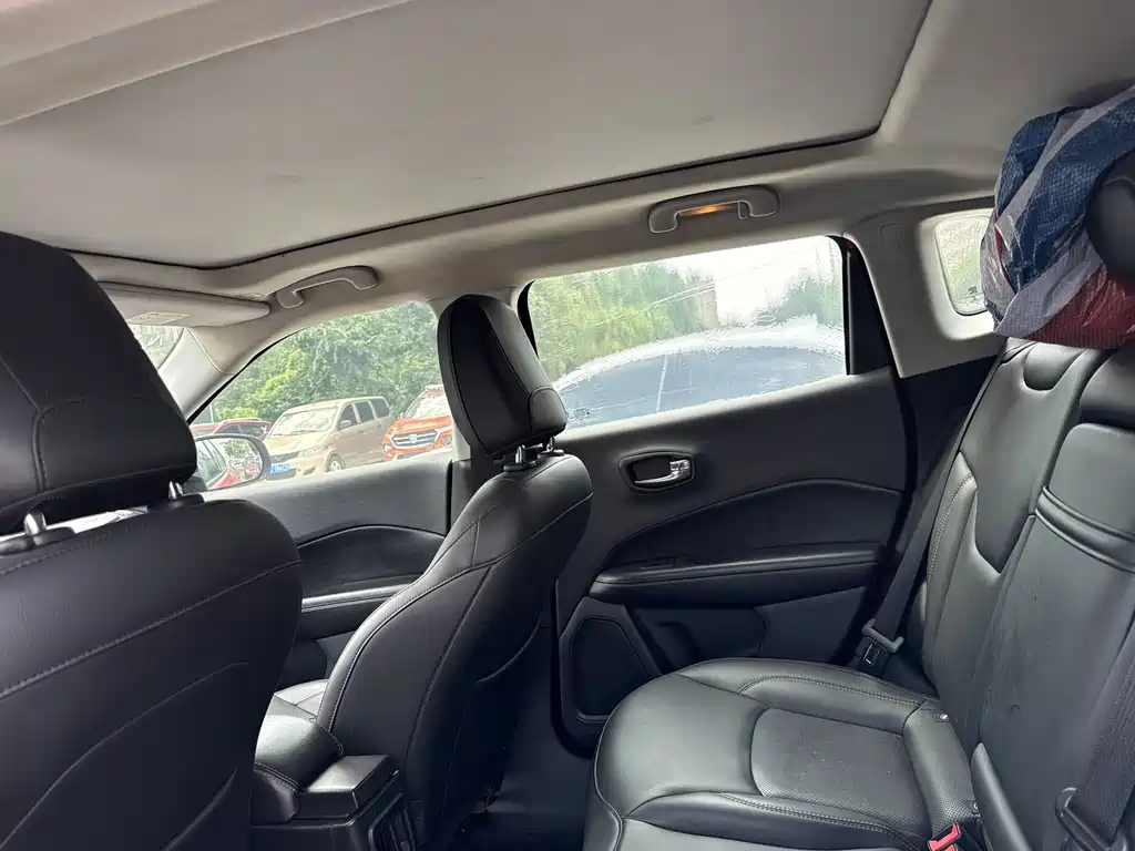 Jeep Compass — миниатюра 7