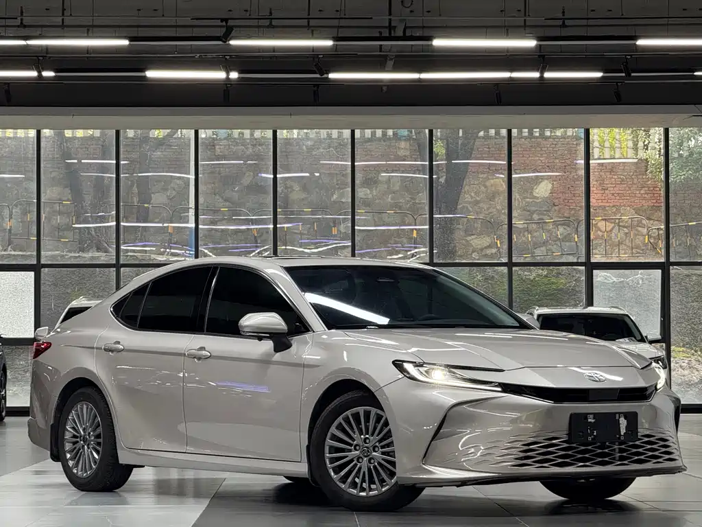 Toyota Camry — миниатюра 3