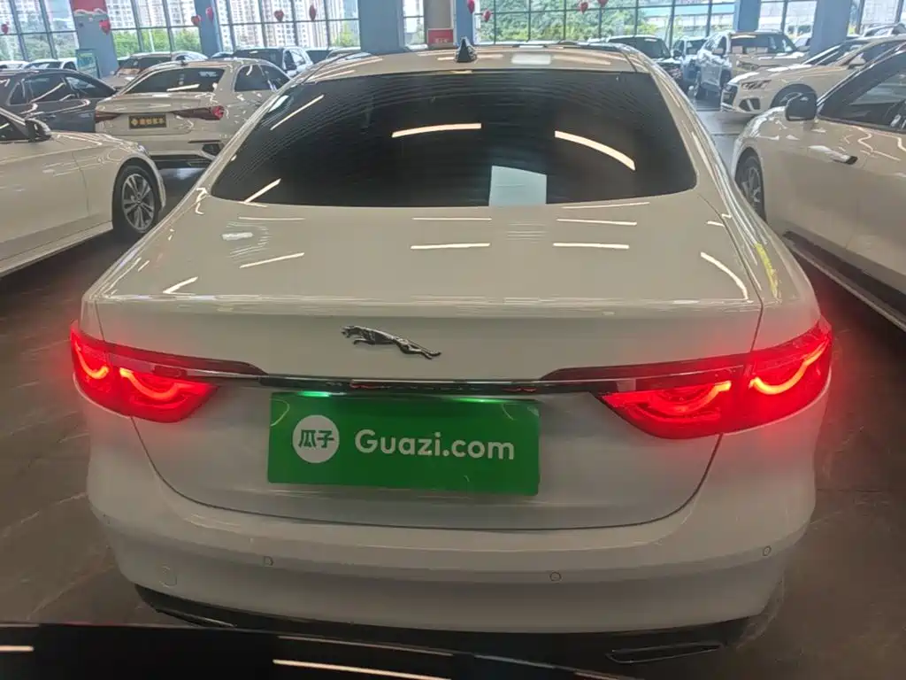 Jaguar XFL — миниатюра 6
