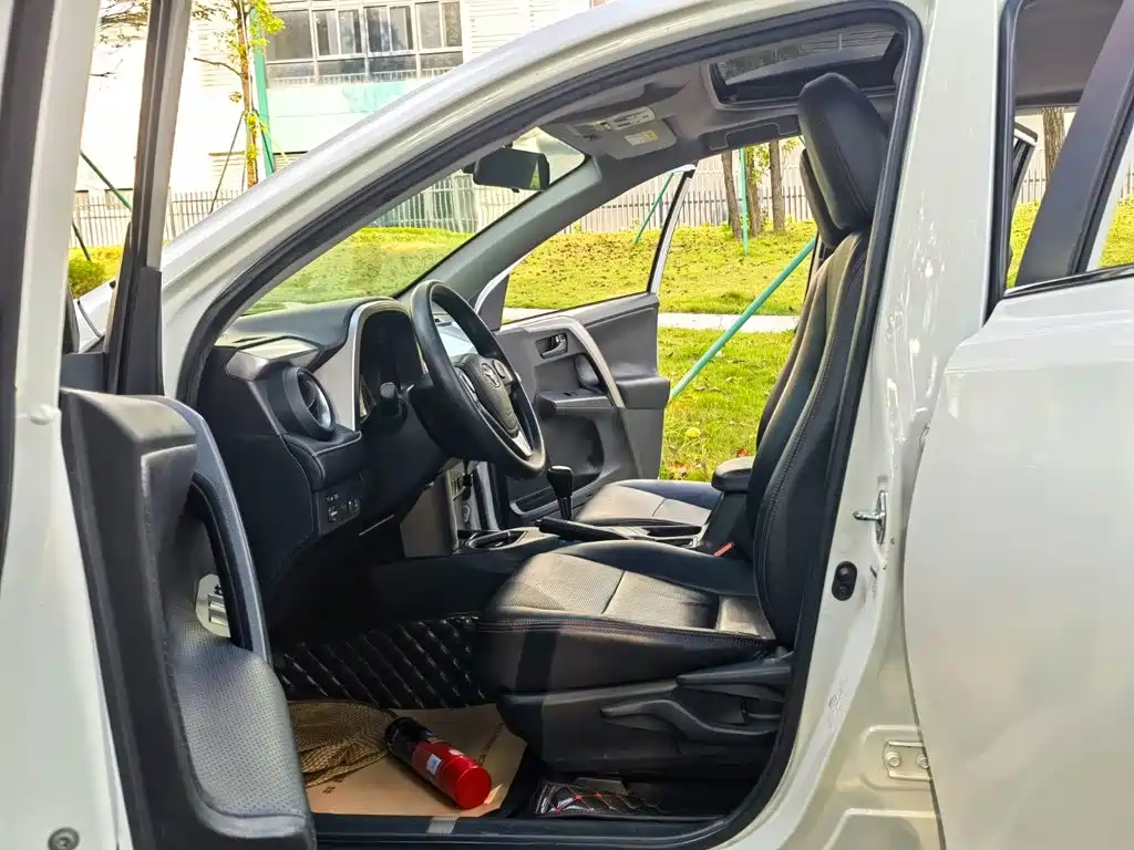Toyota RAV4 — миниатюра 9