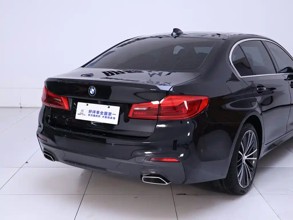 BMW 5 Series — миниатюра 8