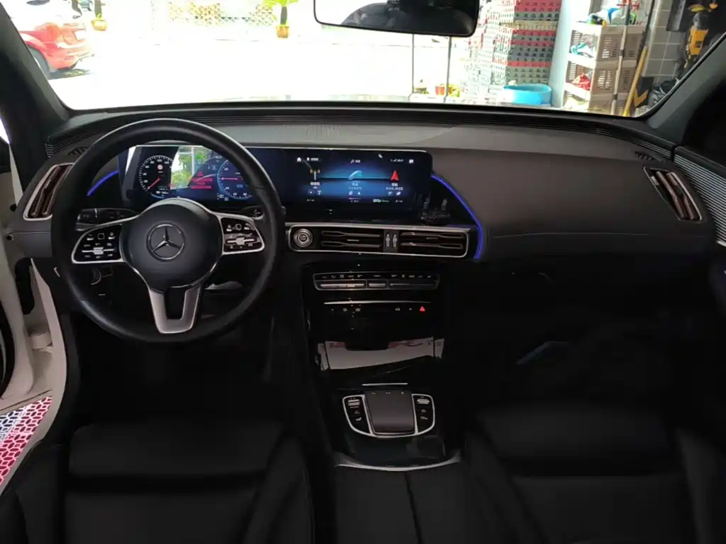 Mercedes-Benz EQC — миниатюра 10