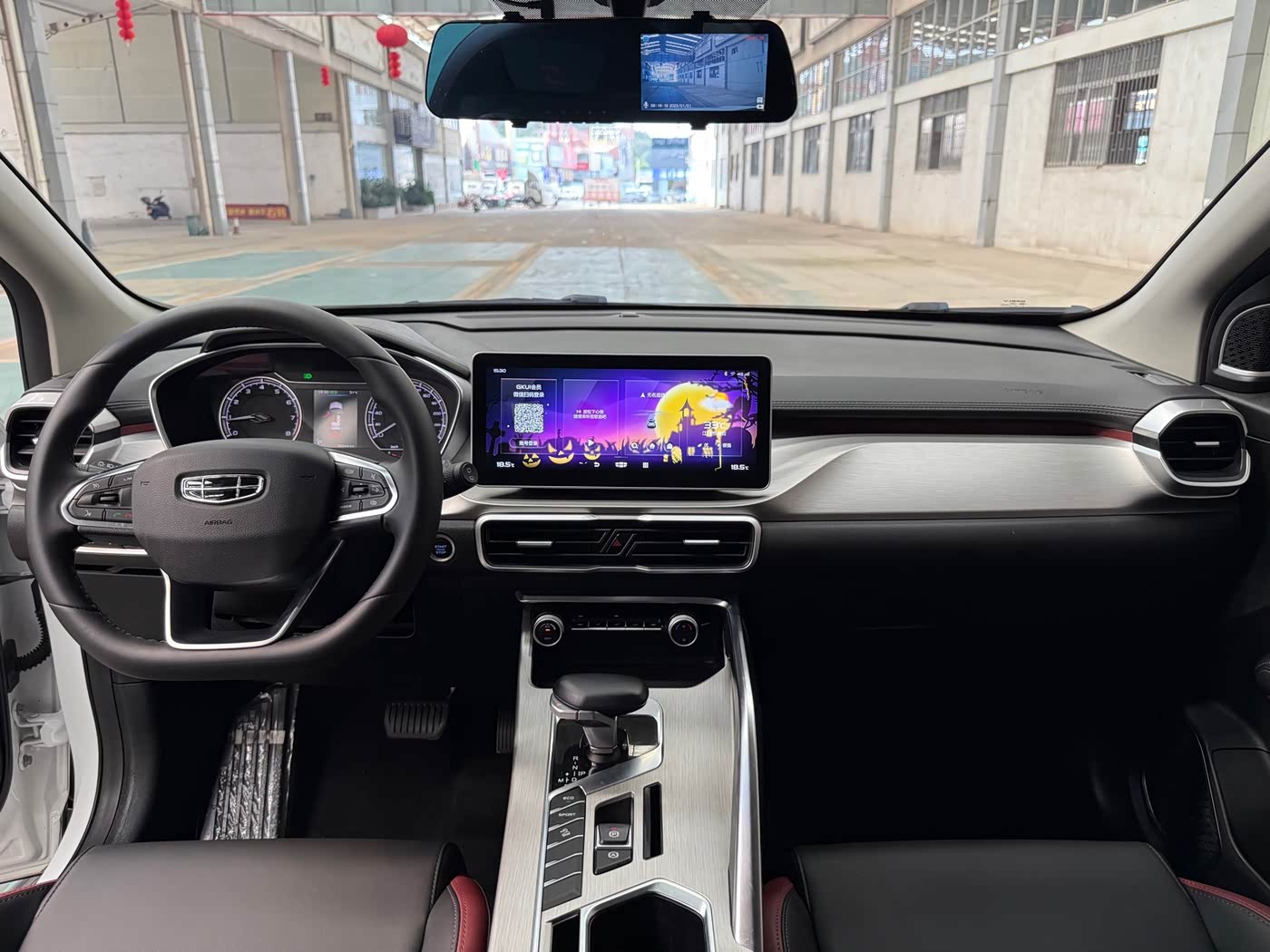 Geely Binyue 1.4 л 2023 г. Белый, пробег 30000 км