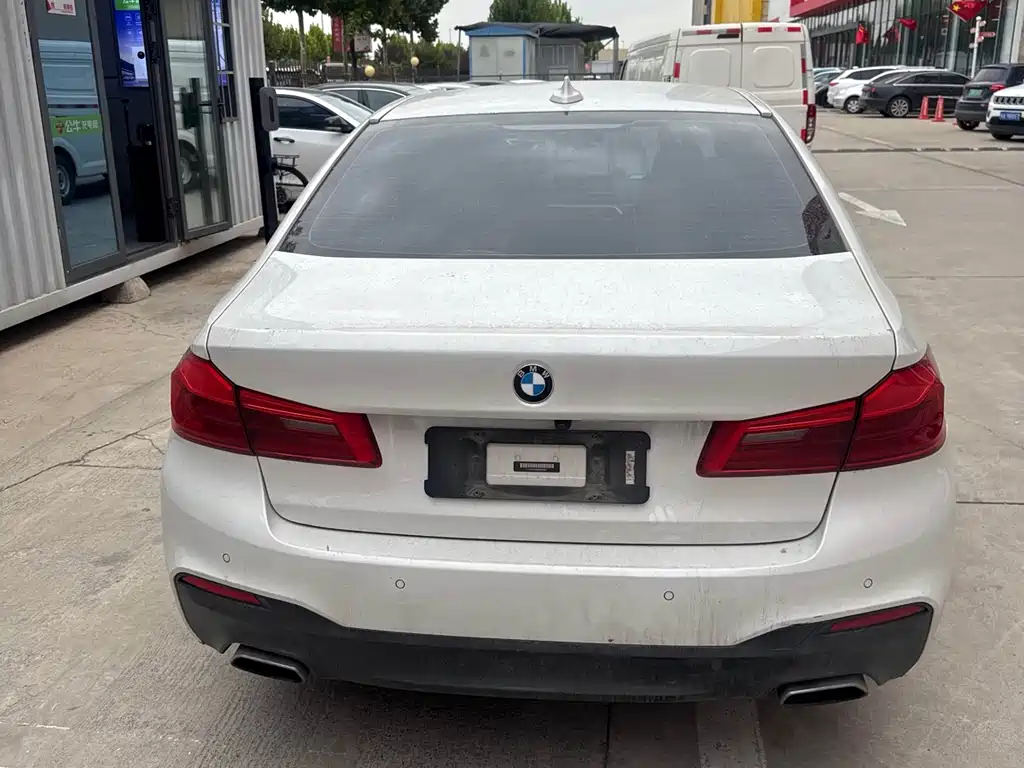 BMW 5 Series — миниатюра 6