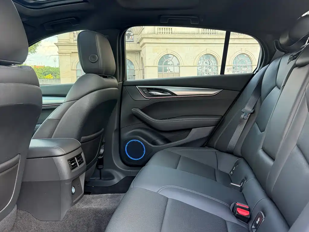 Cadillac CT5 — миниатюра 10