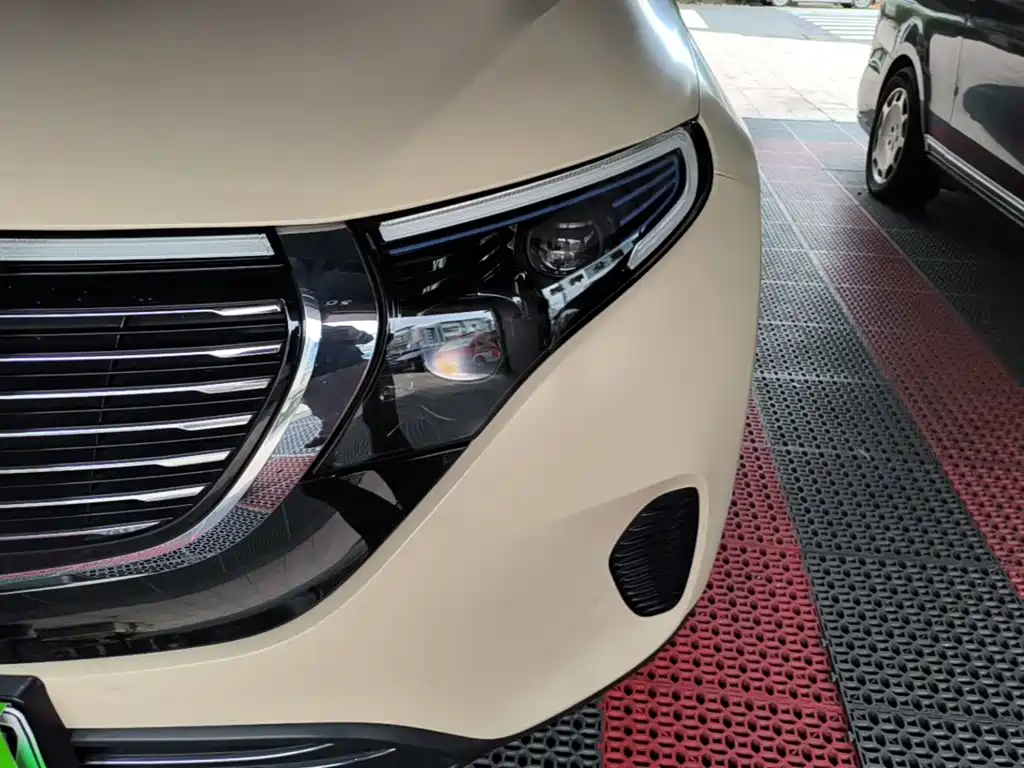 Mercedes-Benz EQC — миниатюра 24
