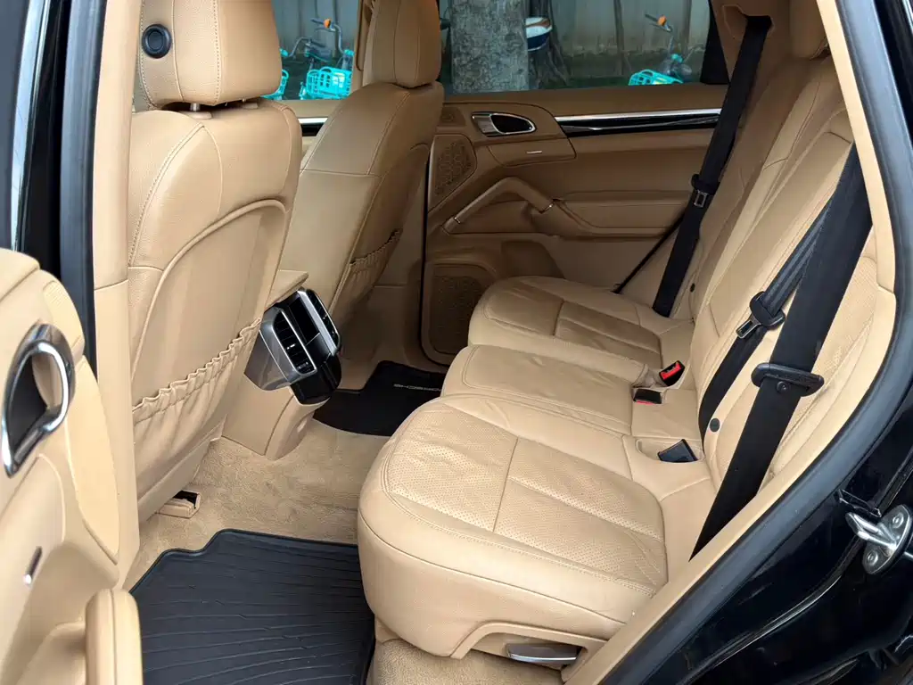 Porsche Cayenne — миниатюра 5