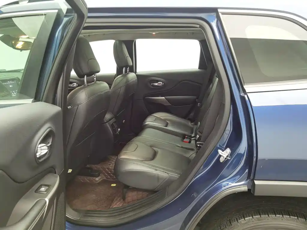 Jeep Cherokee — миниатюра 15