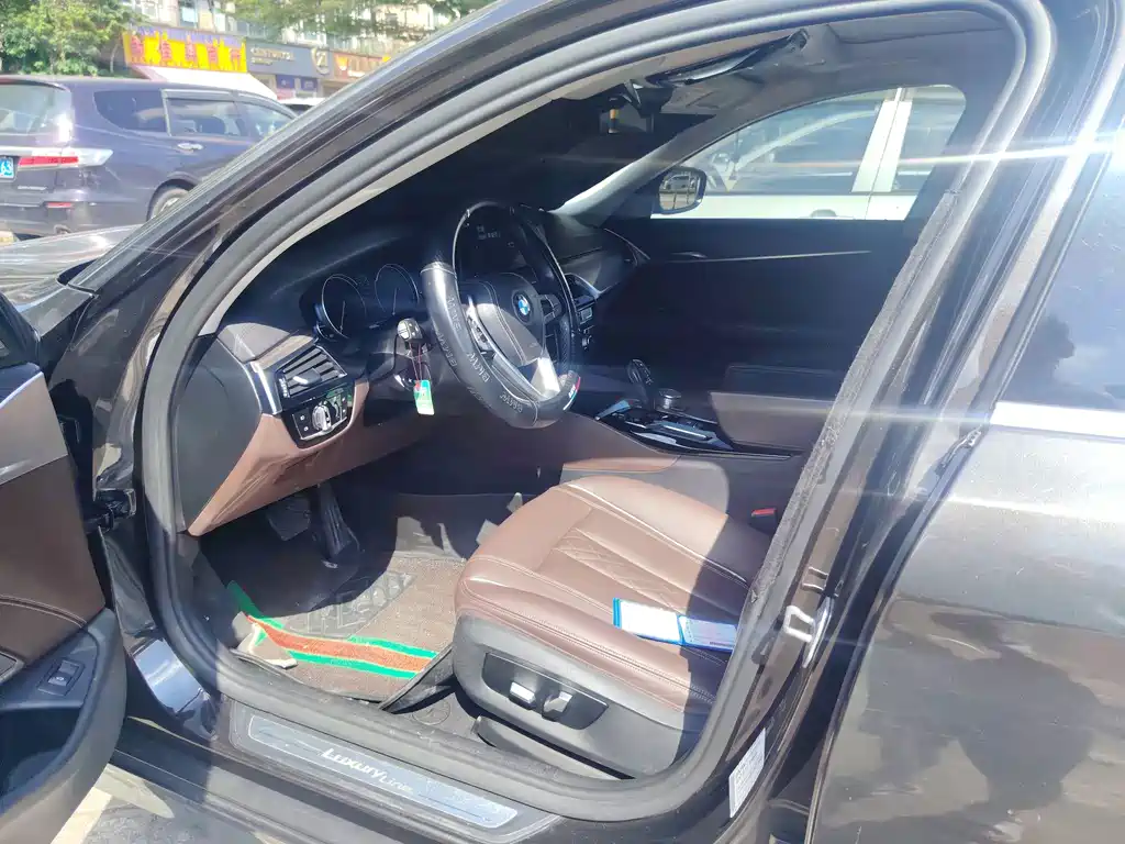 BMW 5 Series — миниатюра 4