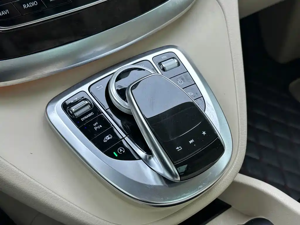 Mercedes-Benz V-Class — миниатюра 16