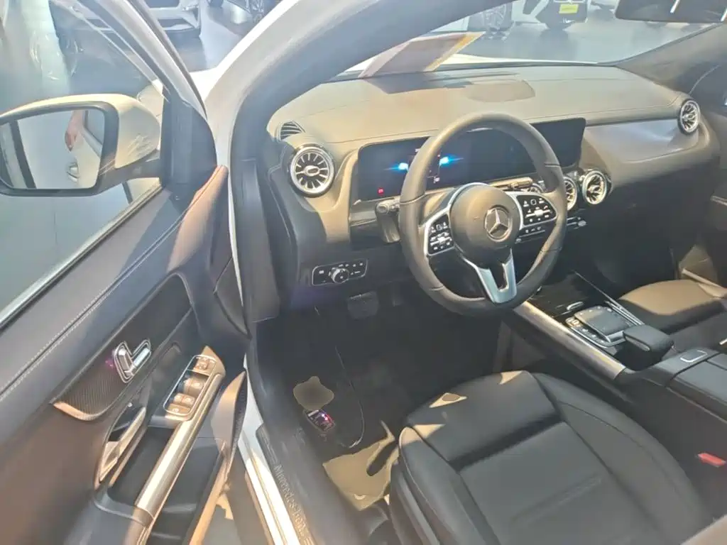 Mercedes-Benz GLA — миниатюра 16