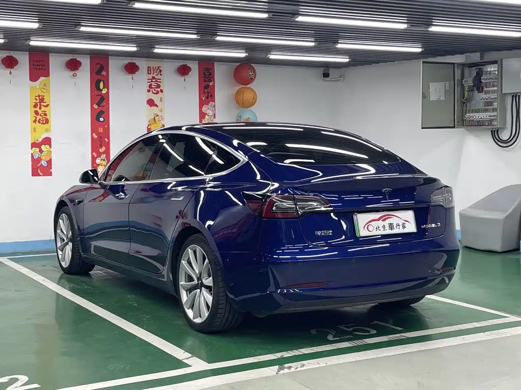 Tesla Model 3 — миниатюра 7