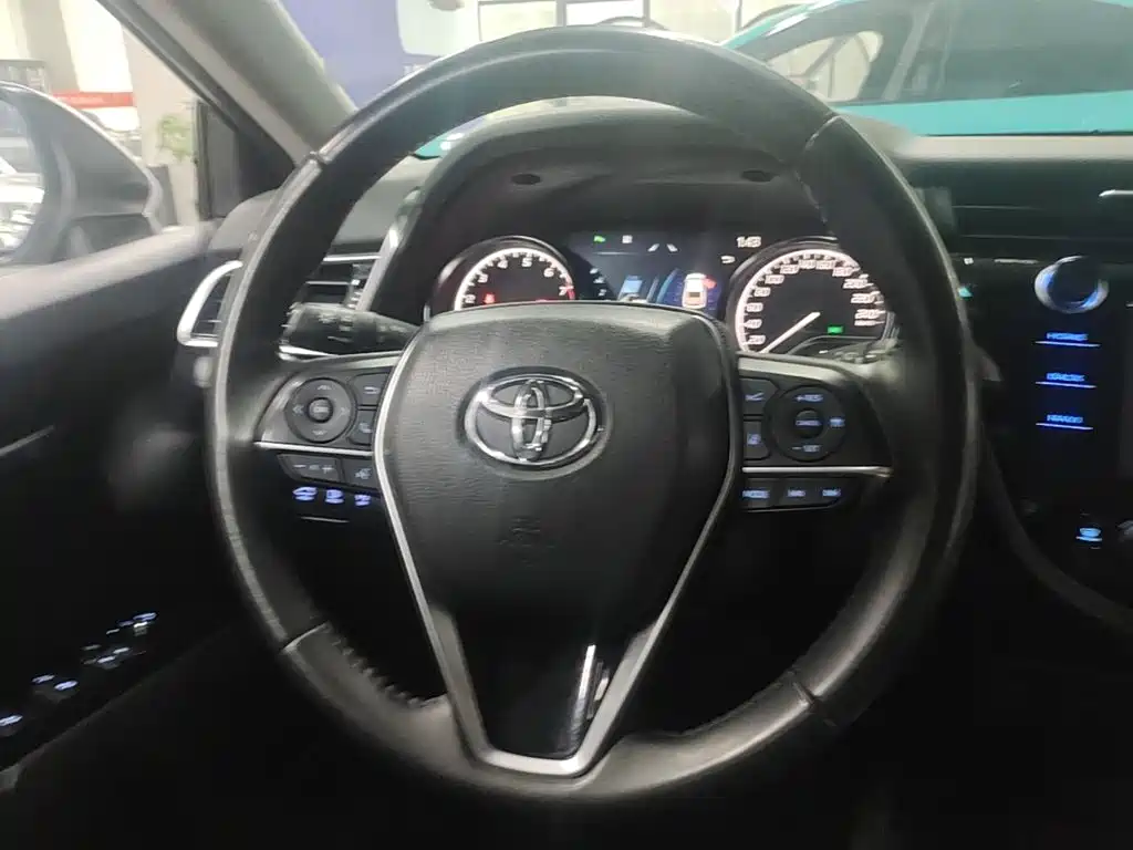 Toyota Camry — миниатюра 11