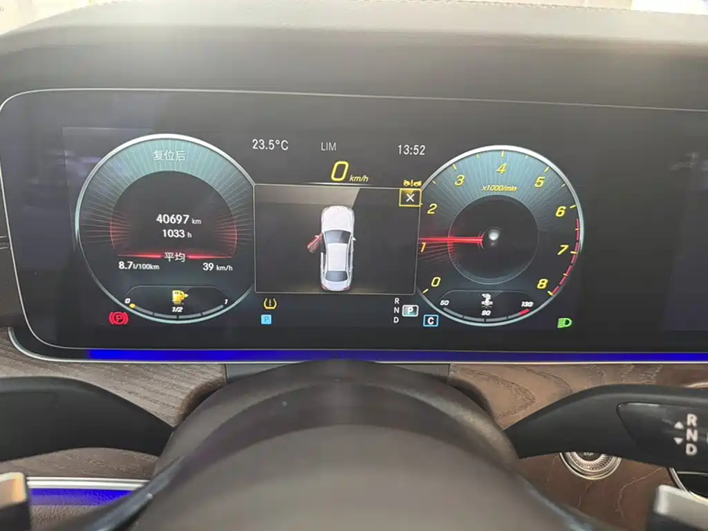 Mercedes-Benz E-Class — миниатюра 11