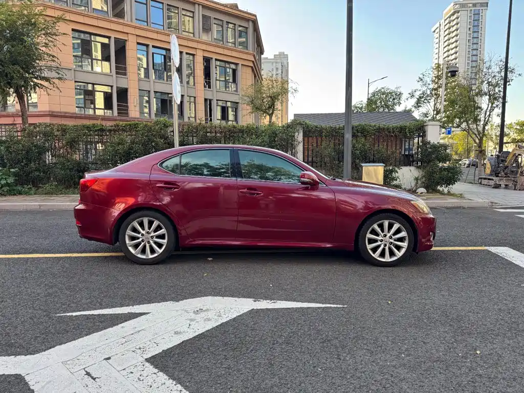 Lexus IS — миниатюра 7