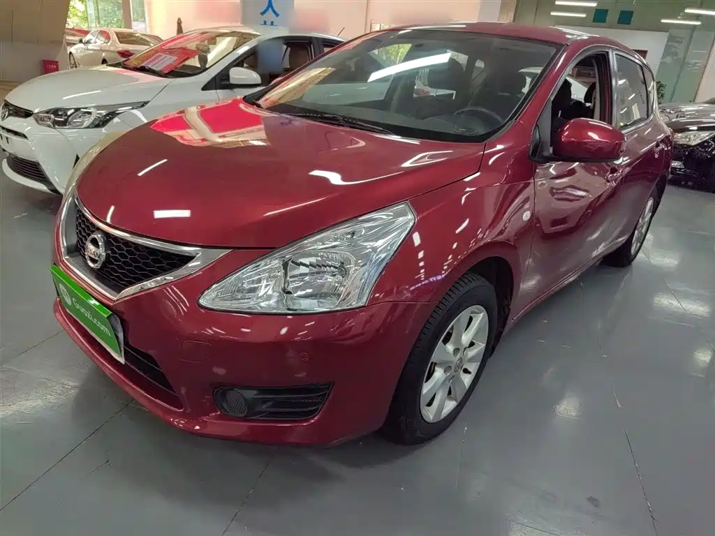 Nissan Tiida 2015