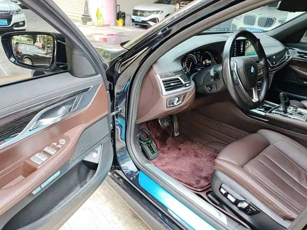 BMW 7 Series — миниатюра 16