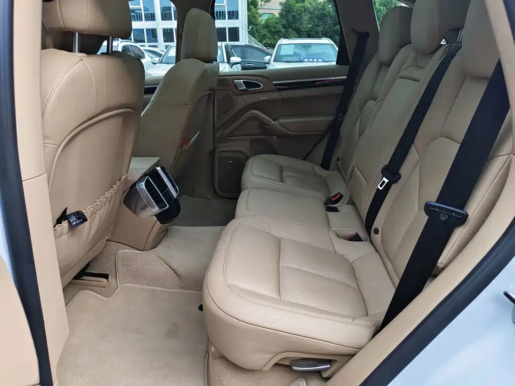 Porsche Cayenne — миниатюра 15