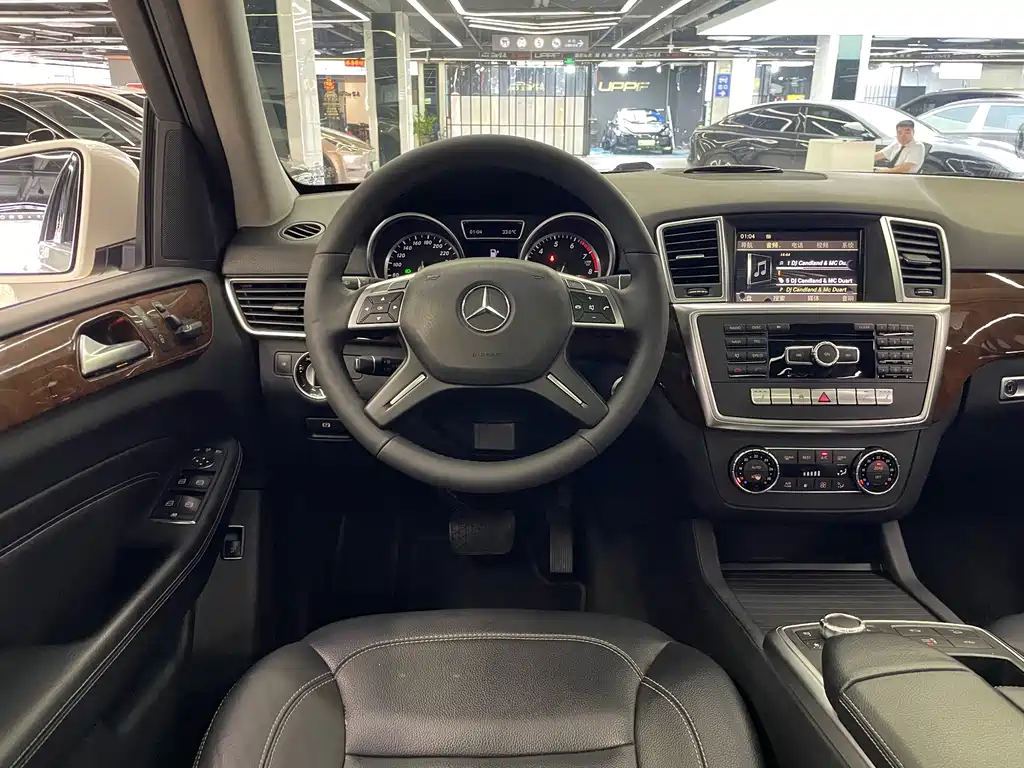 Mercedes-Benz M-Class — миниатюра 12