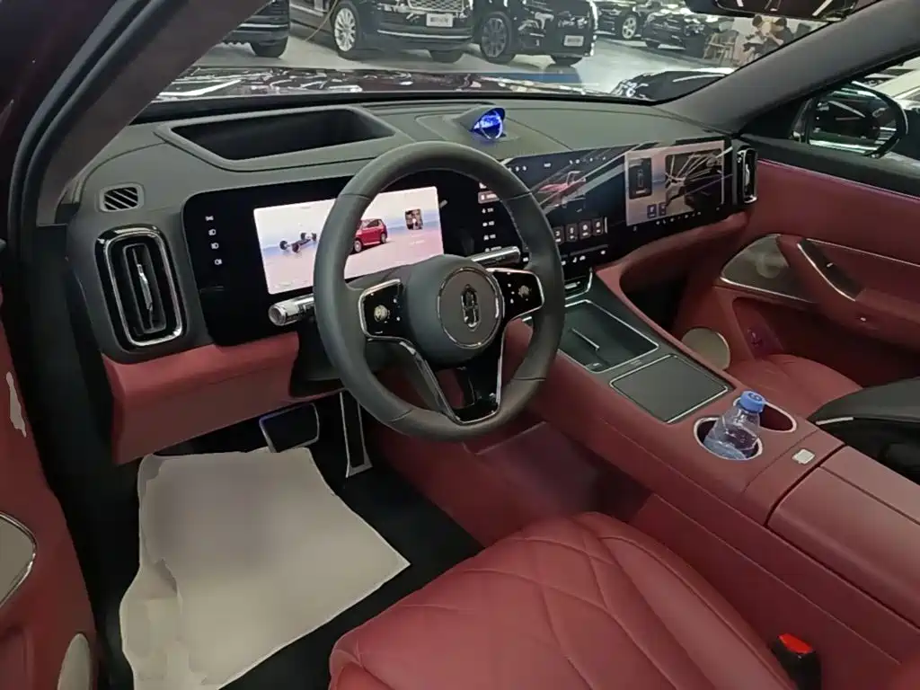 Aito M8 2025 Ultra 53.4kWh 5 мест (192 )