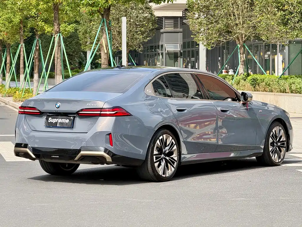 BMW 5 Series — миниатюра 10