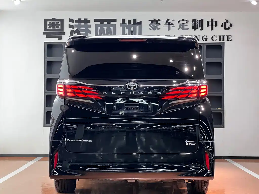 Toyota Alphard — миниатюра 6
