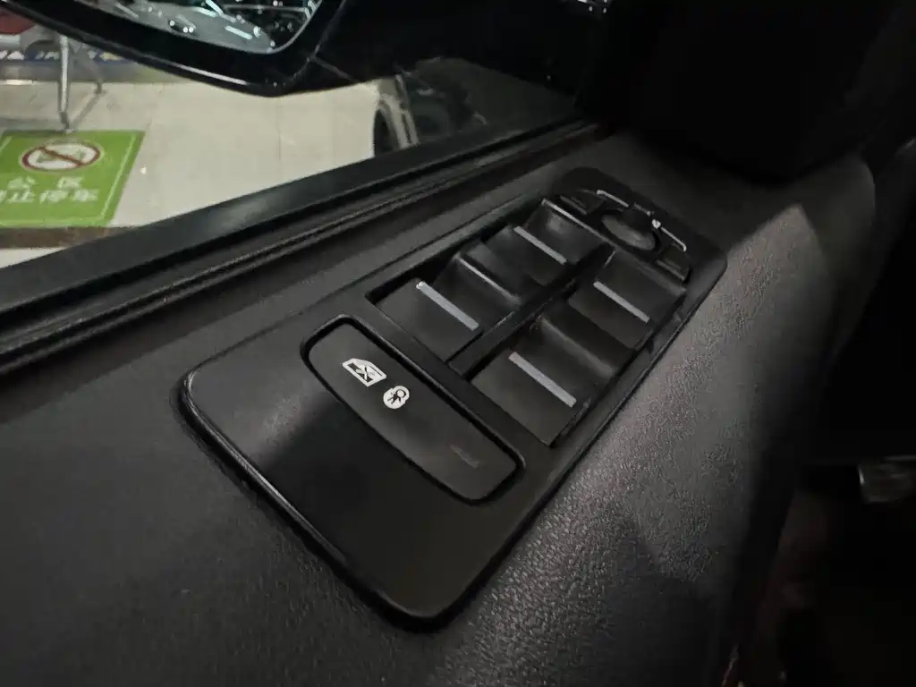 LAND ROVER DISCOVER SPORTS