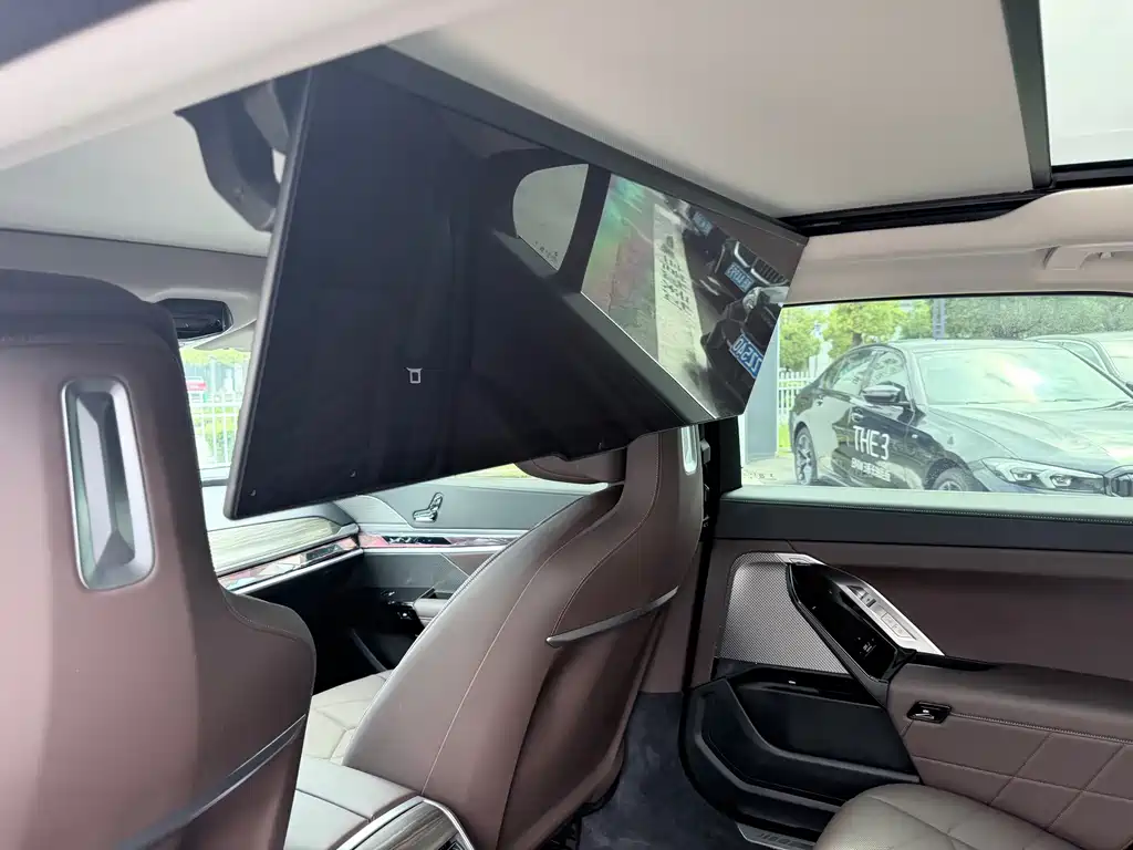 BMW i7 — миниатюра 4