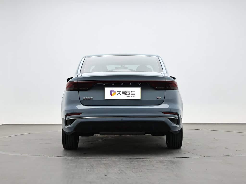 Geely Emgrand 1.5 л 2024 г. Серебристо-серый, пробег 37400 км