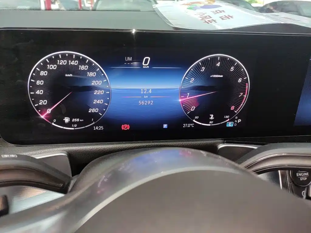 Mercedes-Benz GLB — миниатюра 12